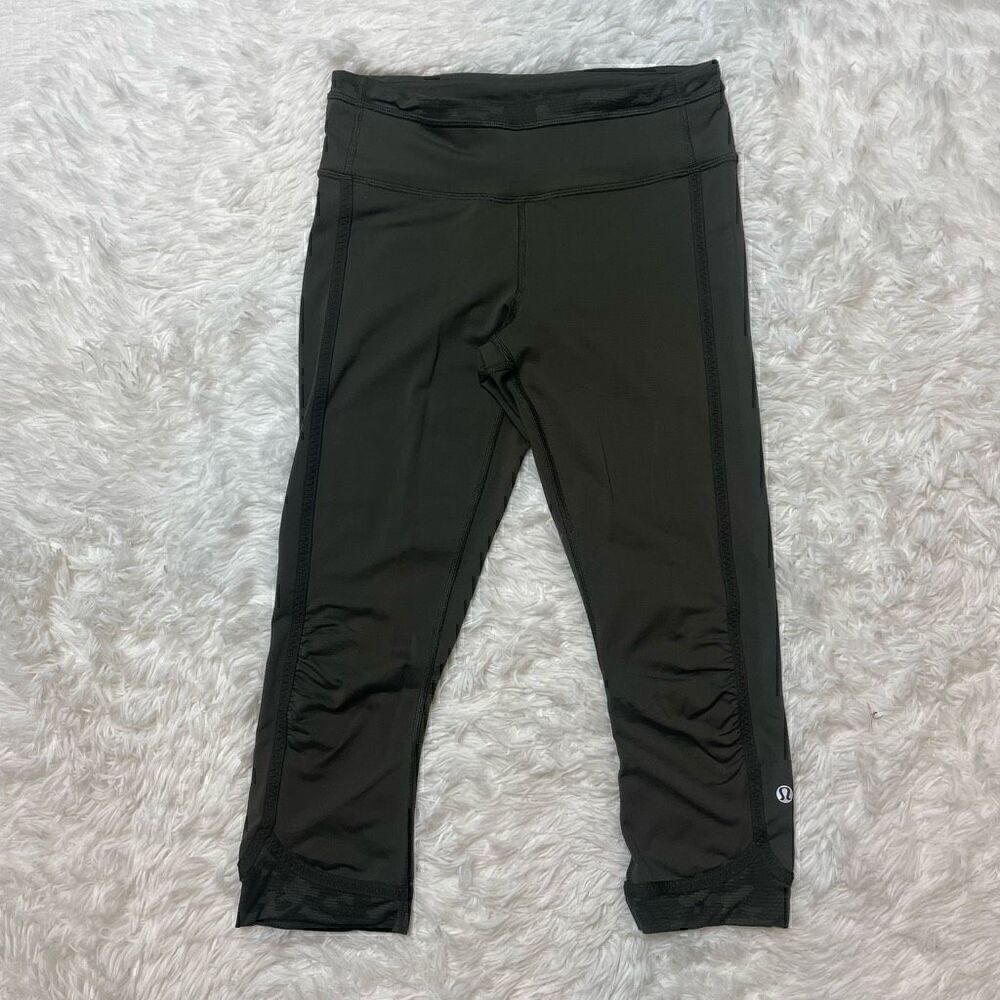 Lululemon Leggings Green Camo Crop Capri Size 4 Back Zip Pocket Ruched